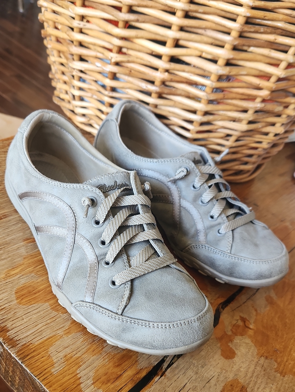 Skechers sz 8.5 Sneakers Air Cooled Memory Foam Gray